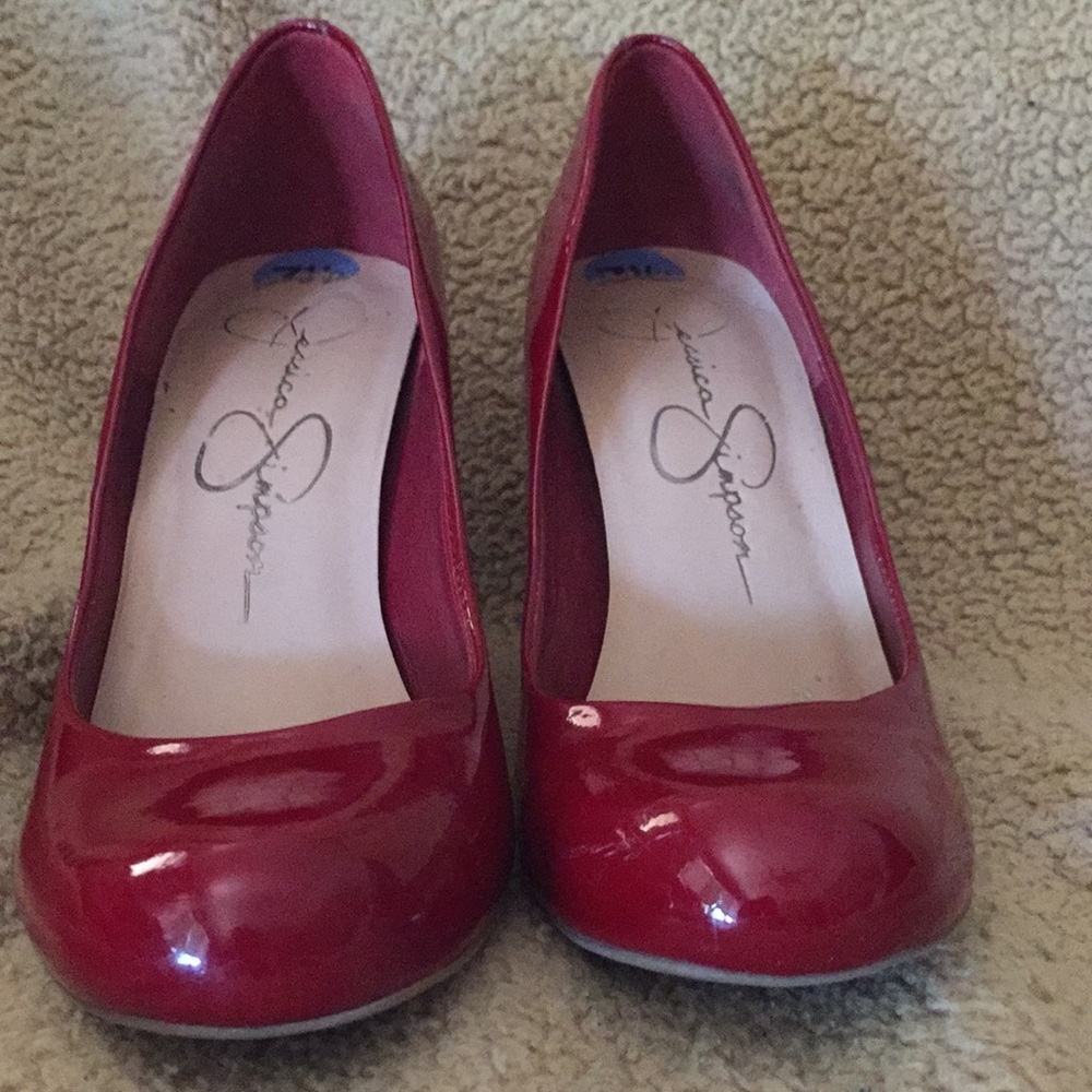 Red high heels 7.5